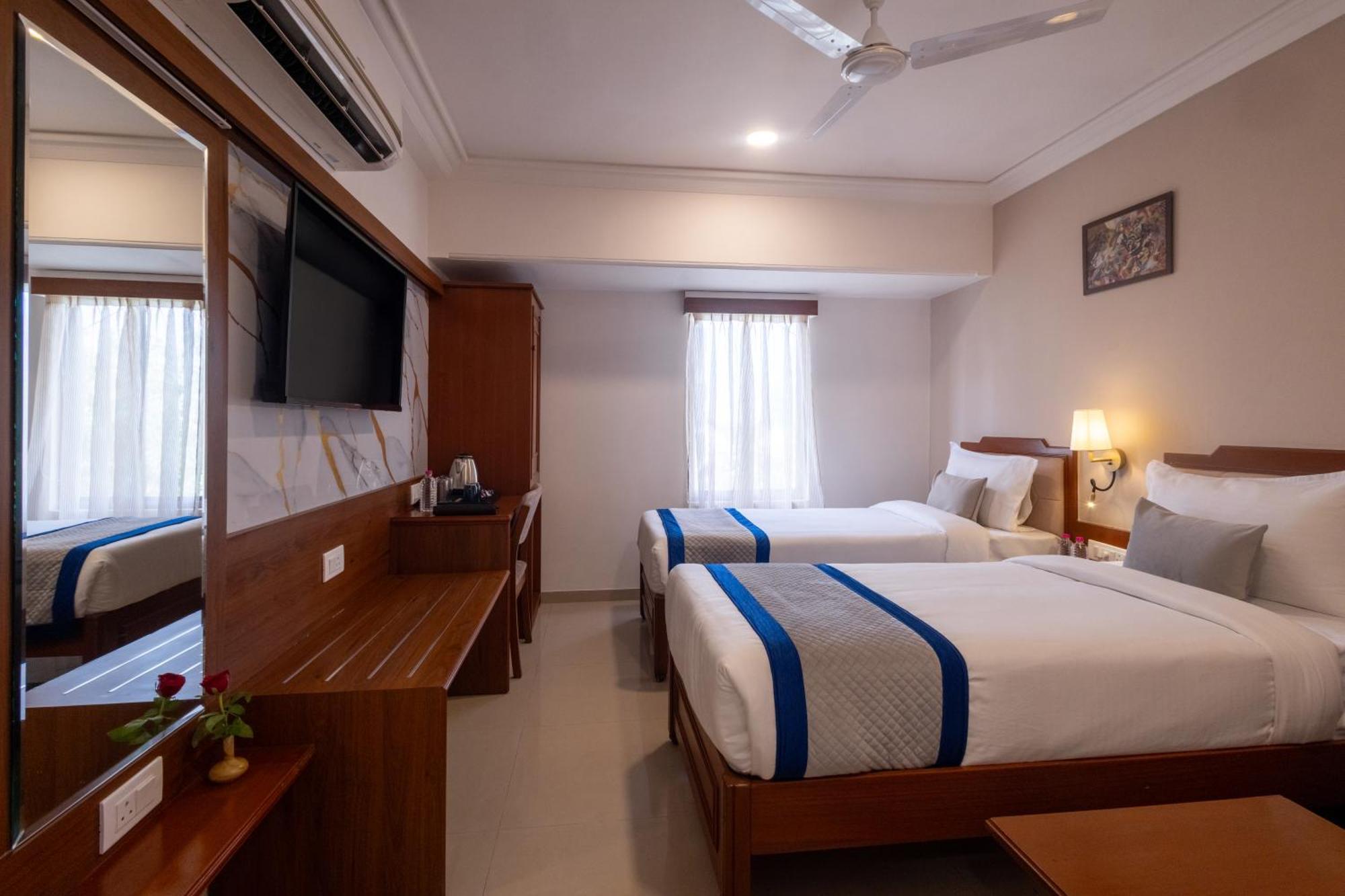 Alba Premier, Vadodara Exterior foto